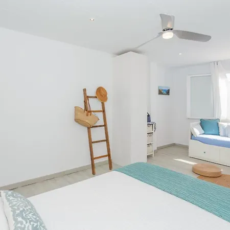 Calan Blanes Park 2adults 4children